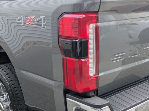 Used 2025 Ford F250 Lariat AWD/4WD image 12