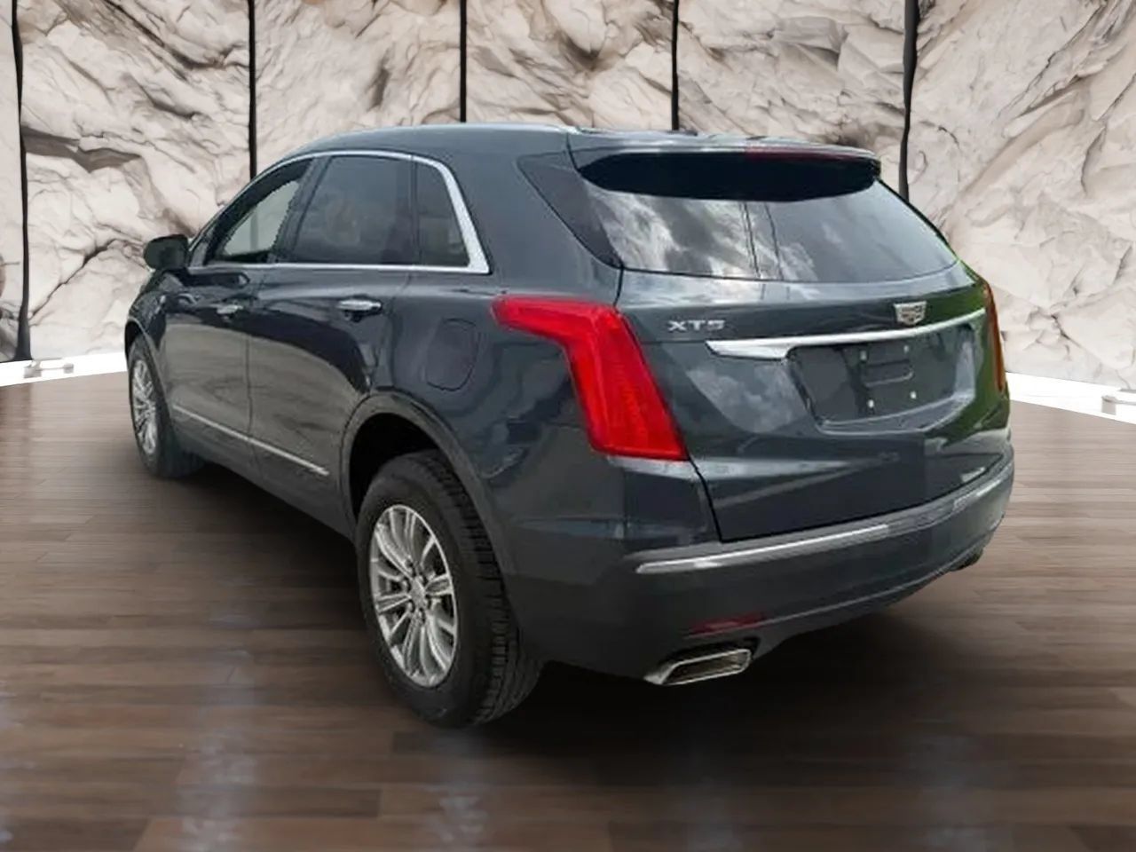 Used 2019 Cadillac XT5 Luxury w/ Advanced Security Package FWD image 3