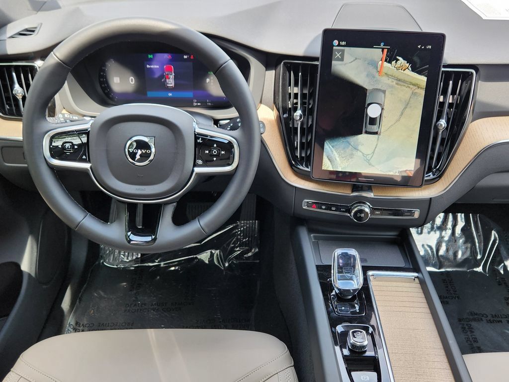 New 2026 Volvo XC60 T8 Plus w/ Climate Package PRO AWD/4WD image 3