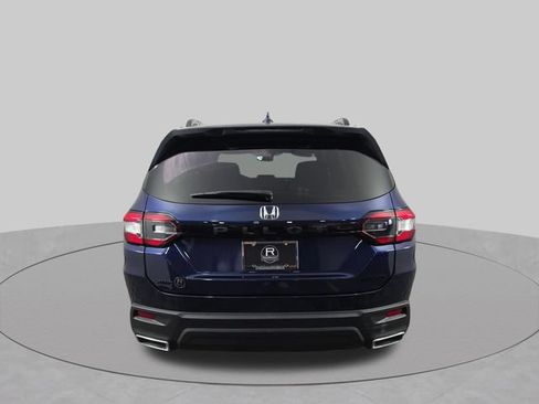 Used 2025 Honda Pilot Sport image 14