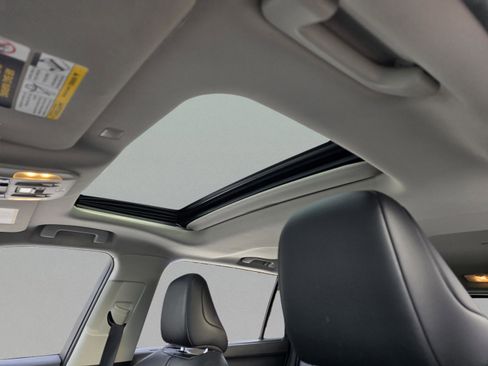 Used 2020 Toyota Highlander XLE image 14