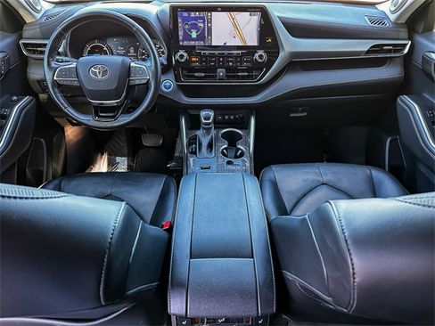 Certified 2021 Toyota Highlander Platinum image 29