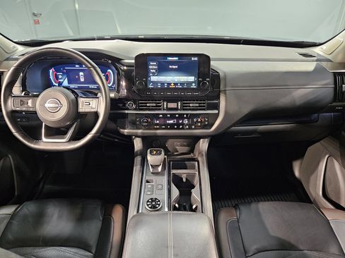 Used 2024 Nissan Pathfinder Platinum AWD/4WD image 10