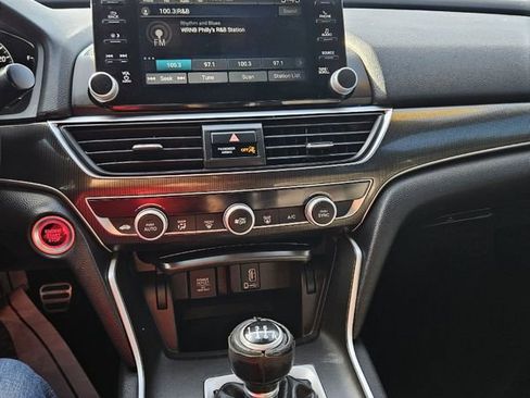 Used 2018 Honda Accord Sport image 18