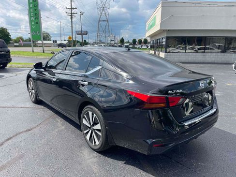 Used 2022 Nissan Altima 2.5 SV FWD image 5
