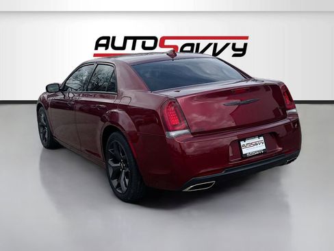 Used 2022 Chrysler 300 Touring w/ Sport Appearance Package RWD image 5