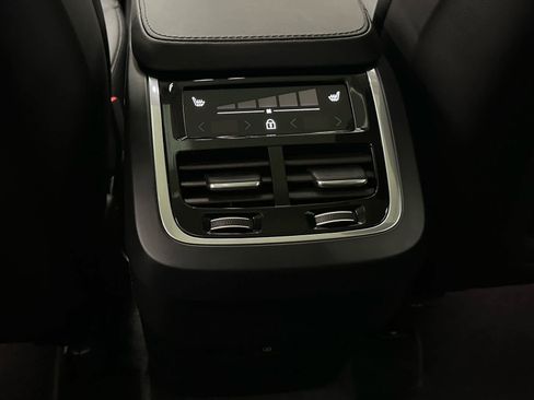 Used 2024 Volvo XC90 B5 Plus image 43