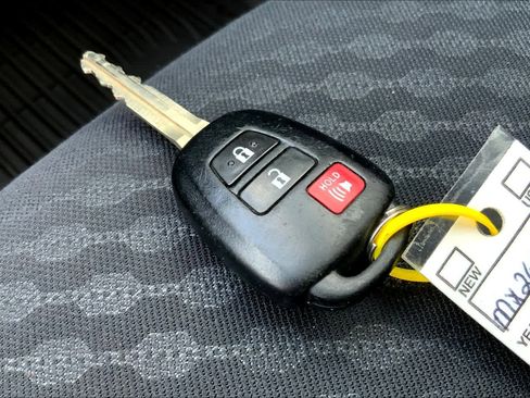 Used 2021 Toyota Tacoma SR image 13