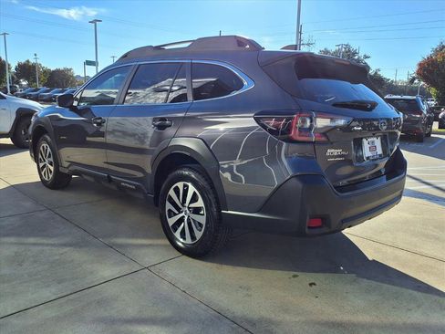 Certified 2025 Subaru Outback Premium image 3