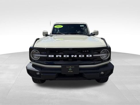 Used 2025 Ford Bronco Outer Banks AWD/4WD image 3