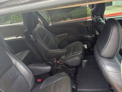 Used 2017 Toyota Sienna SE FWD image 8