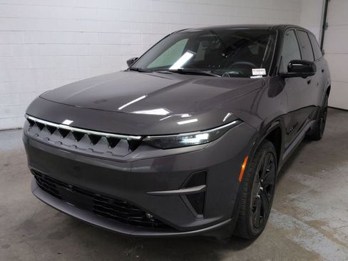 Used 2024 Jeep Wagoneer Launch Edition image 10