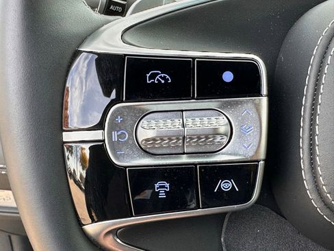 Used 2025 Genesis G90 3.5T image 32