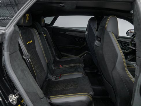 Used 2023 Lamborghini Urus Performante AWD/4WD image 40