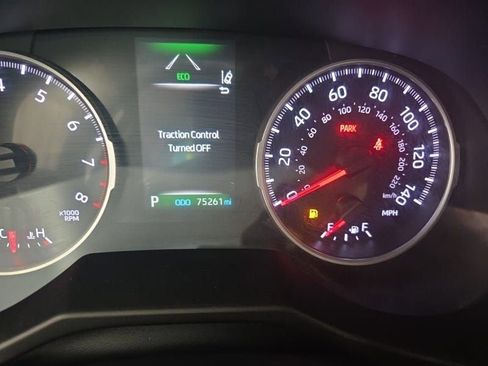 Used 2019 Toyota RAV4 LE FWD image 6