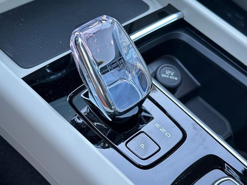 New 2026 Volvo XC60 T8 Ultra w/ Climate Package image 19