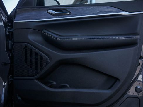 New 2025 Jeep Grand Cherokee Limited w/ Trailer Tow Package image 10