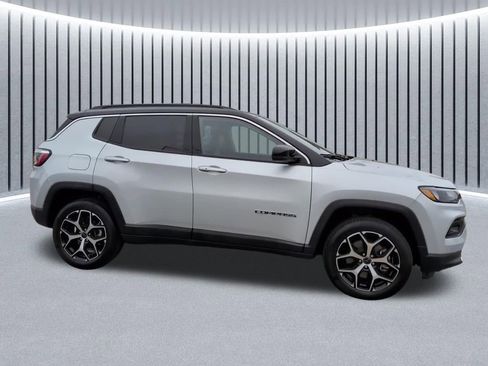 Used 2025 Jeep Compass Limited image 3