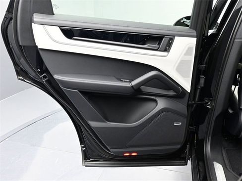 New 2026 Porsche Cayenne E-Hybrid image 18
