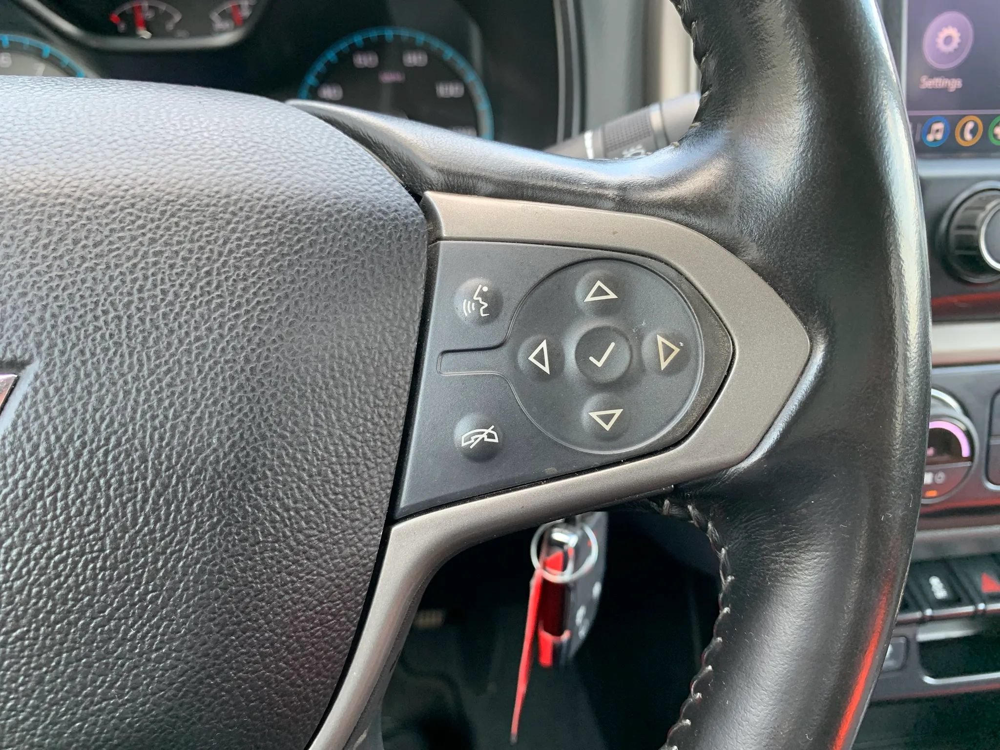 Used 2019 Chevrolet Colorado Z71 AWD/4WD image 12