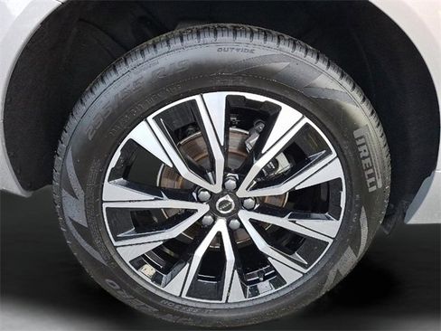 Certified 2025 Volvo XC60 B5 Plus image 30