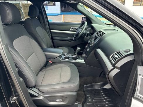 Used 2017 Ford Explorer XLT AWD/4WD image 29