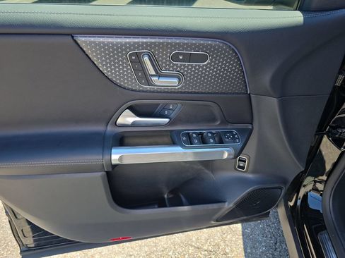 Certified 2025 Mercedes-Benz GLB 250 4MATIC image 19
