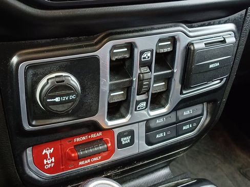 Used 2020 Jeep Wrangler Unlimited Rubicon w/ Dual Top Group AWD/4WD image 26