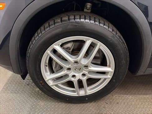 Used 2016 Porsche Cayenne w/ Premium Package image 40