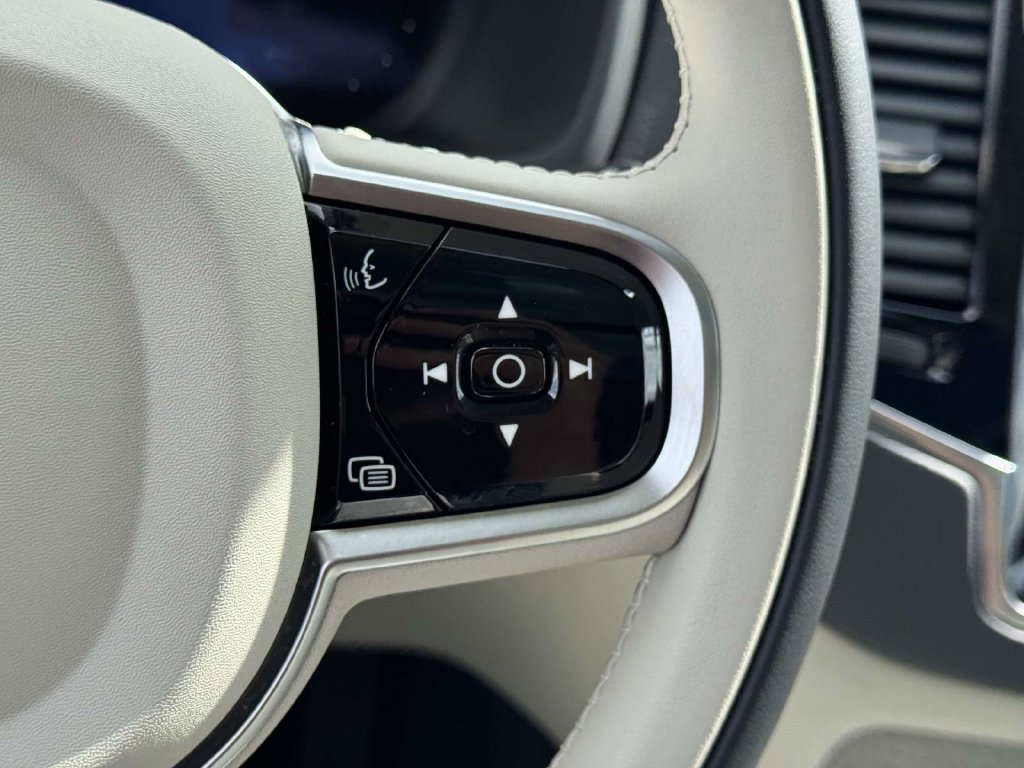 Certified 2025 Volvo XC90 T8 Ultra w/ Protection Package Premier AWD/4WD image 19