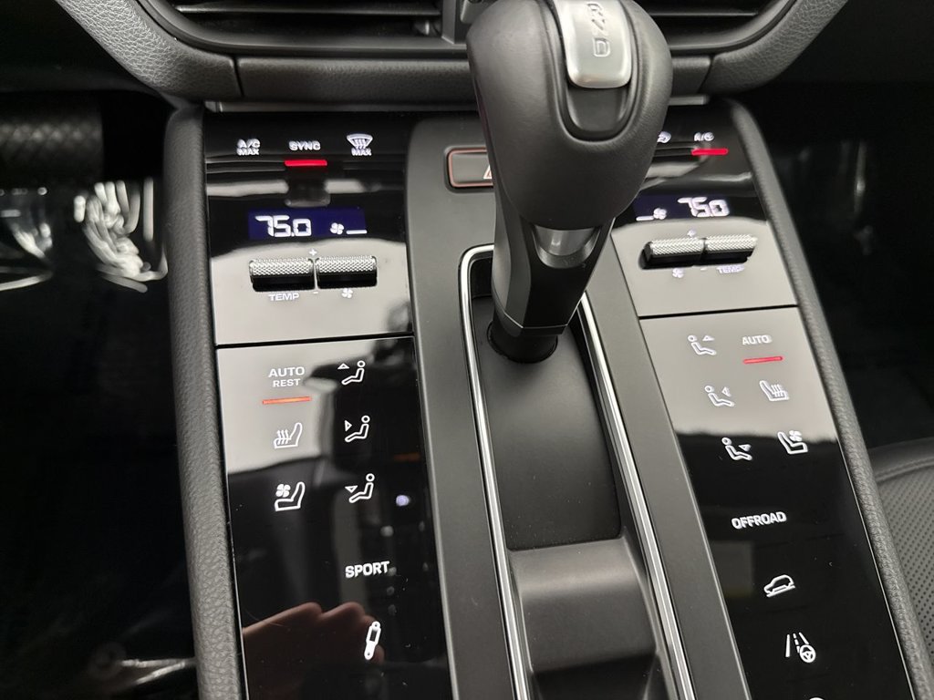 Certified 2025 Porsche Macan S AWD/4WD image 30