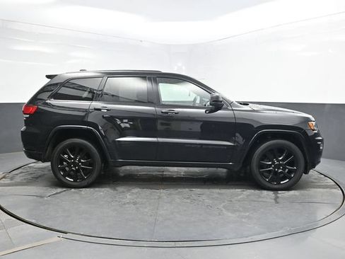 Used 2018 Jeep Grand Cherokee Altitude AWD/4WD image 8