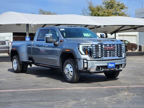 New 2026 GMC Sierra 3500 Denali w/ Denali Reserve Package AWD/4WD image 2