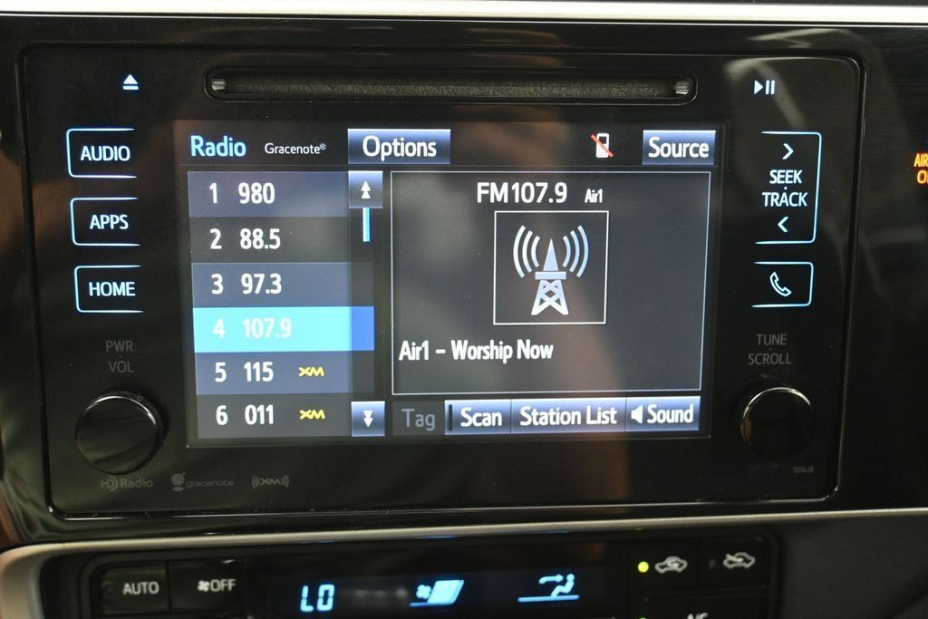 Used 2018 Toyota Corolla SE FWD image 18