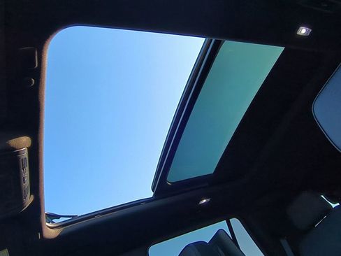 Used 2023 GMC Yukon Denali w/ Advanced Technology Package image 20