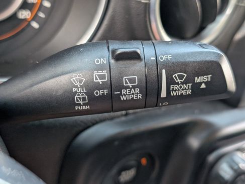 Used 2018 Jeep Wrangler Unlimited Sahara AWD/4WD image 28