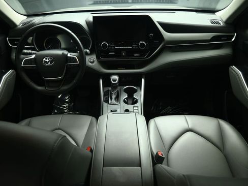 Used 2023 Toyota Highlander XLE FWD image 35