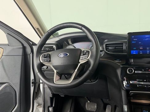 Used 2024 Ford Explorer Limited image 17