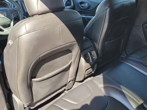 Used 2020 Jeep Cherokee Latitude Plus image 11