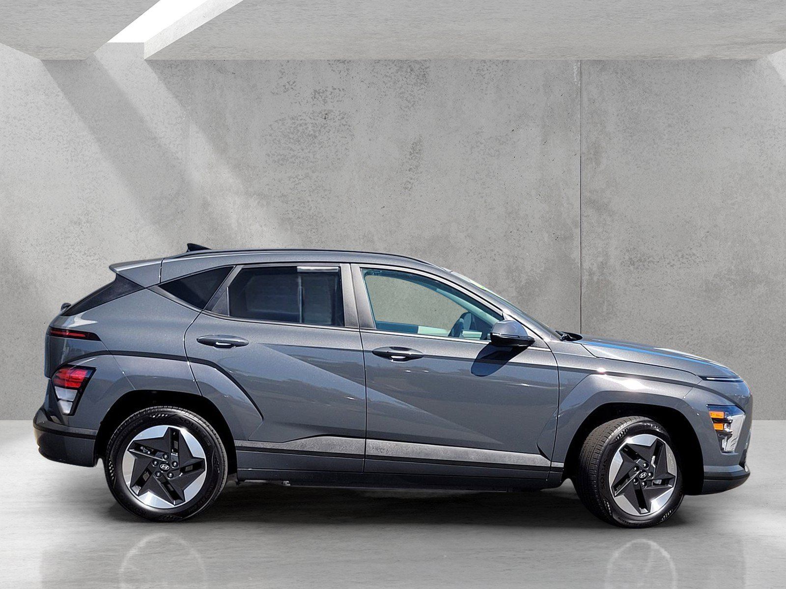 Used 2024 Hyundai Kona SEL FWD image 4