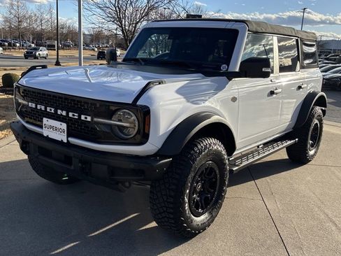 Used 2023 Ford Bronco Wildtrak image 9