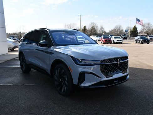 New 2026 Lincoln Nautilus Reserve w/ Jet Appearance Package image 9