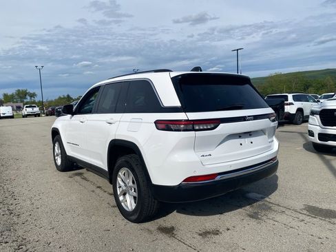 Used 2023 Jeep Grand Cherokee Laredo w/ Luxury Tech Group I AWD/4WD image 4