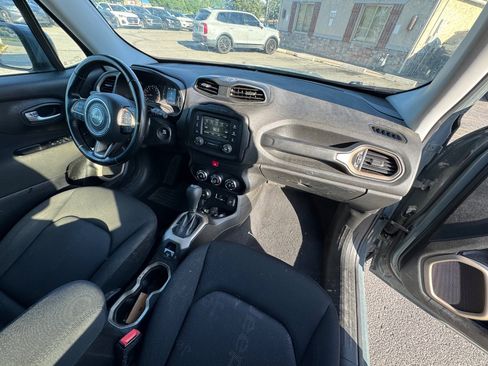 Used 2017 Jeep Renegade Latitude w/ Trailer Tow Group AWD/4WD image 9