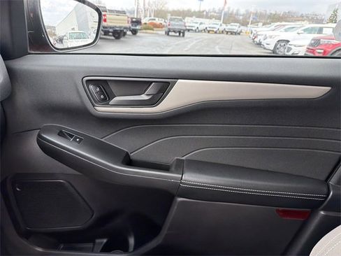 Used 2022 Ford Escape SE w/ Convenience Package image 26