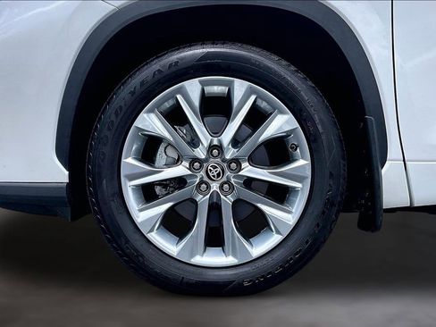Used 2025 Toyota Highlander Limited AWD/4WD image 9