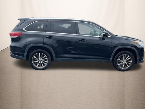 Used 2019 Toyota Highlander XLE FWD image 10