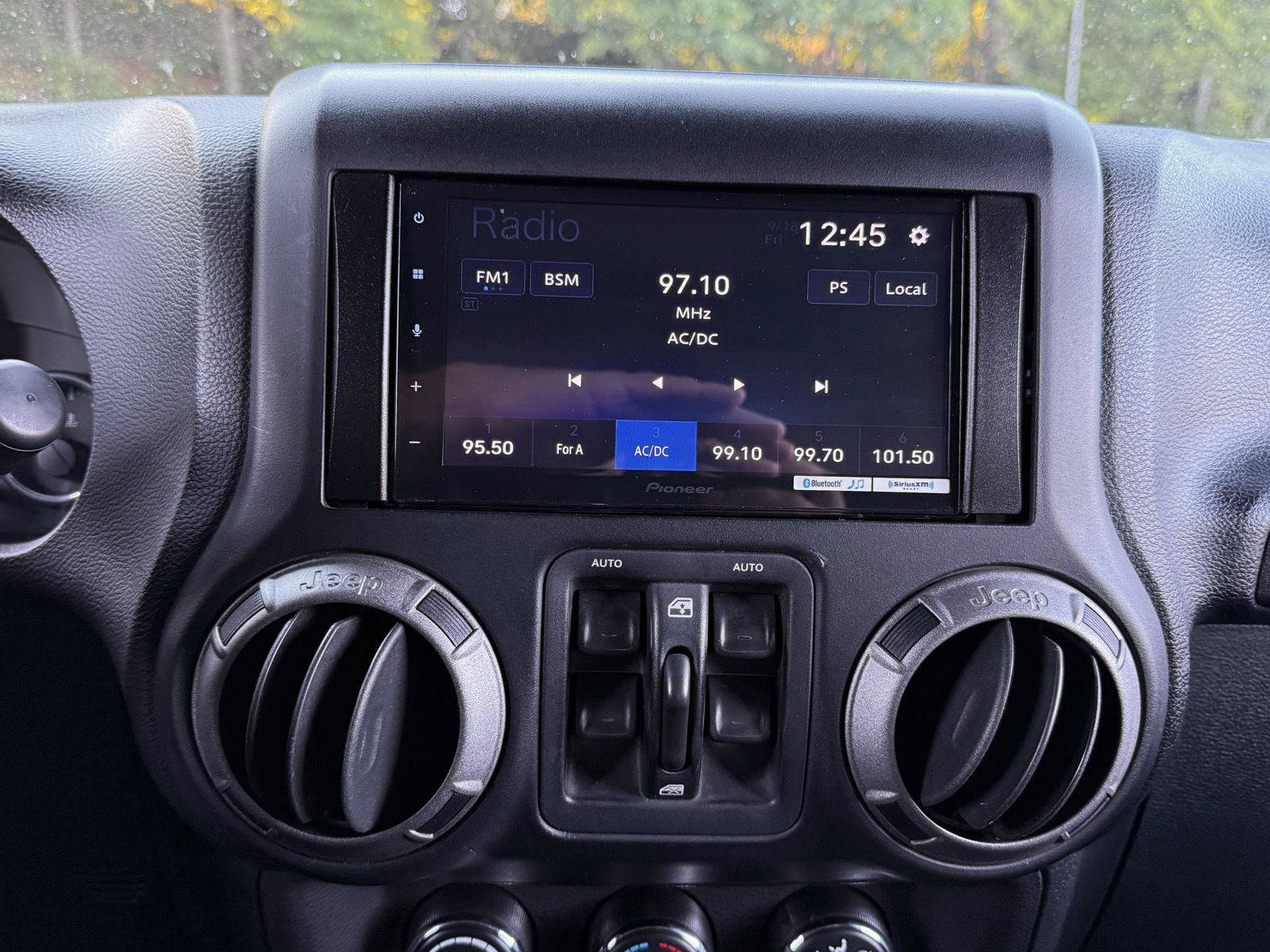 Used 2012 Jeep Wrangler Unlimited Sport AWD/4WD image 18