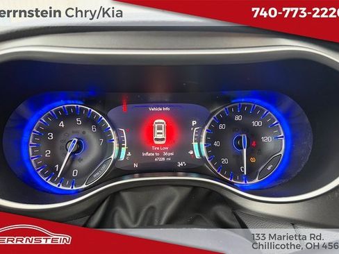 Used 2023 Chrysler Pacifica Touring-L w/ Road Tripper Package image 17