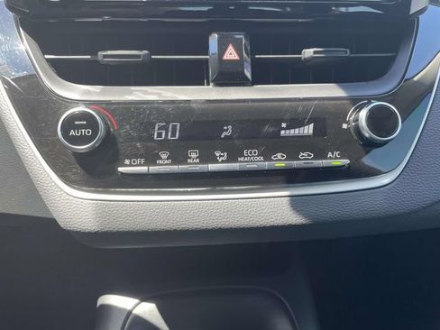 Used 2022 Toyota Corolla LE FWD image 29